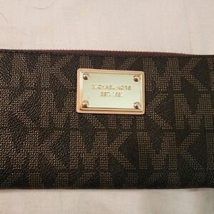 Michael Kors Monogram Jet Set Zip Around Wallet